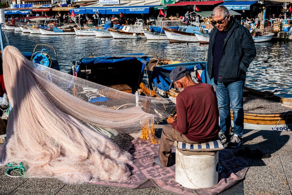 İzmir'de balıkçılar yeni av sezonuna hazırlanıyor