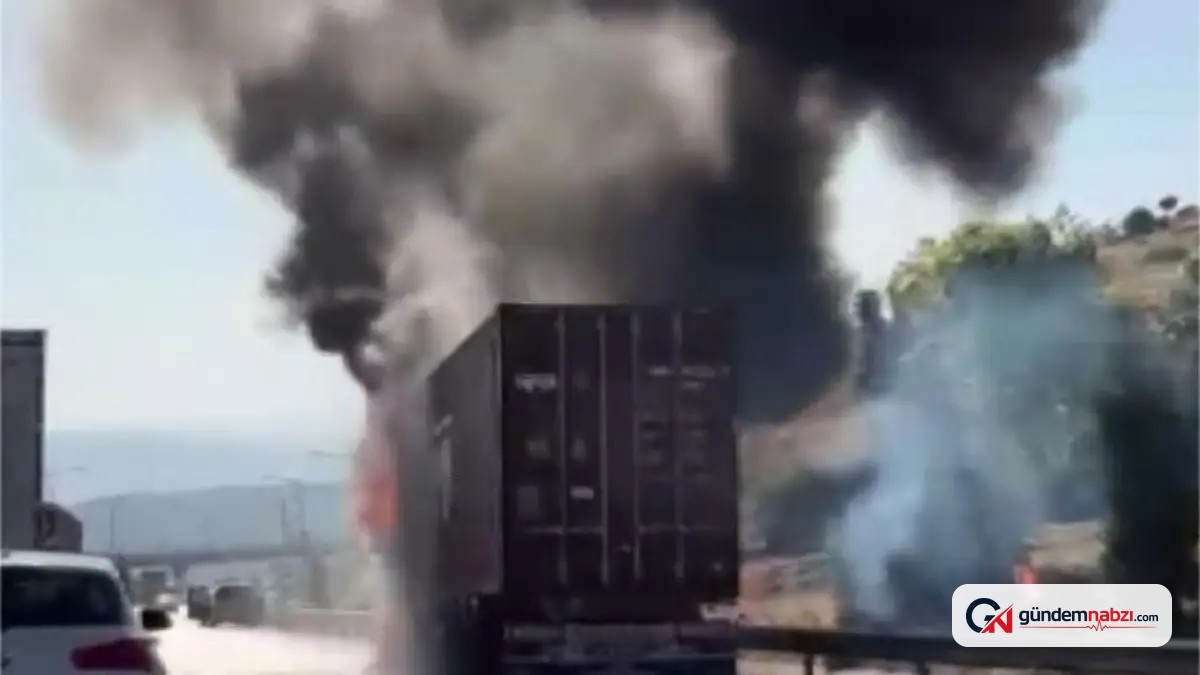 Mersin'de 24 ton çikolata taşıyan tır yandı
