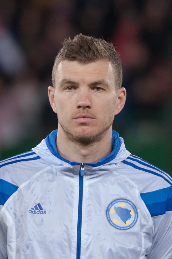 Edin Dzeko Schalke 04 ile sözleşme imzaladı