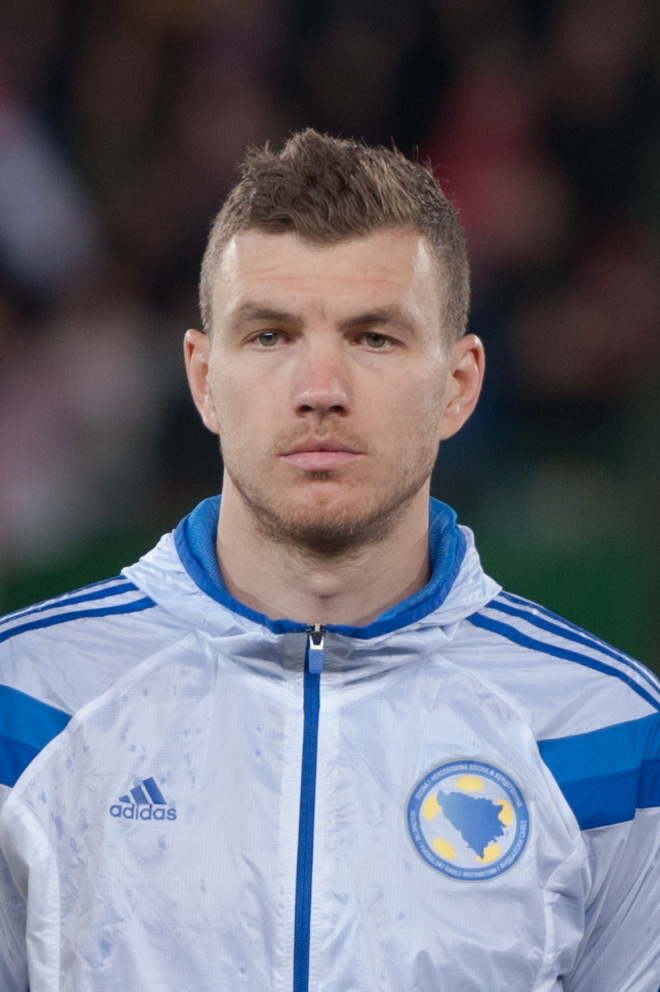 Edin Dzeko Schalke 04 ile sözleşme imzaladı