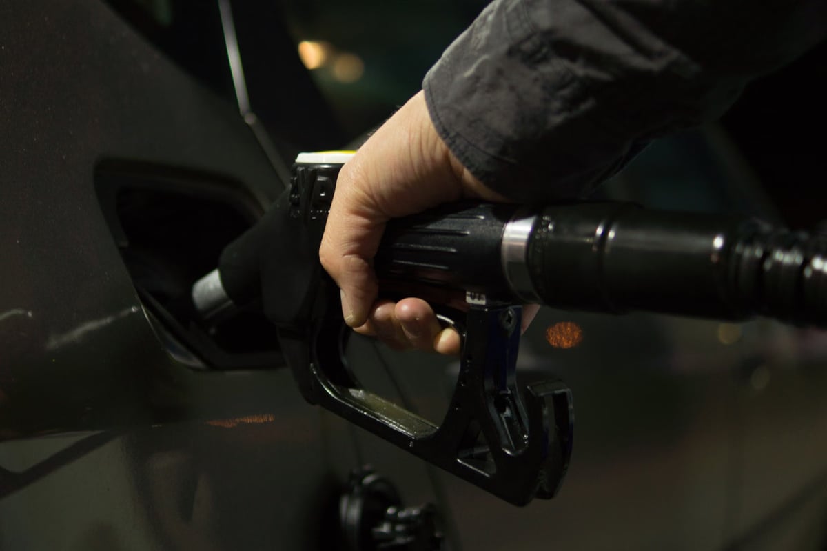 Petrol fiyatları yüzde 10'un üzerinde düştü