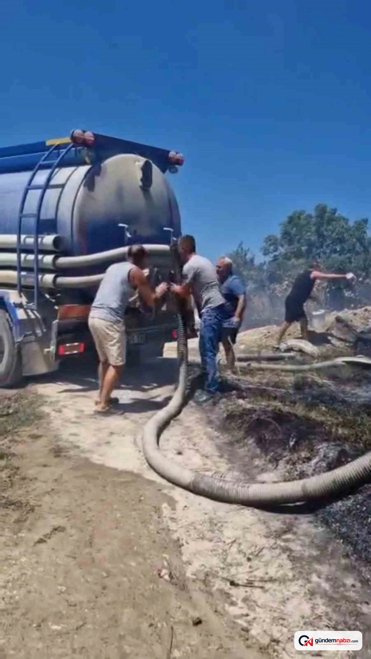 Edirne'de vatandaşlar vidanjördeki kanalizasyon suyuyla yangına müdahale etti