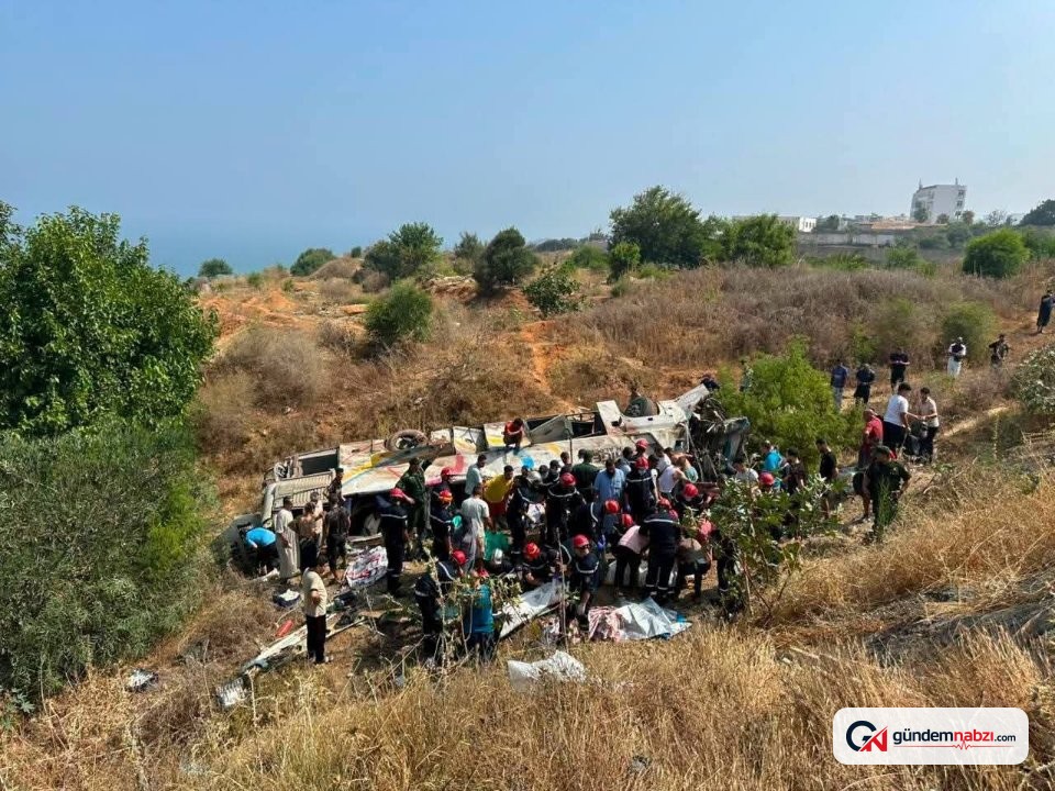 Cezayir'de otobüs devrildi: 25 ölü