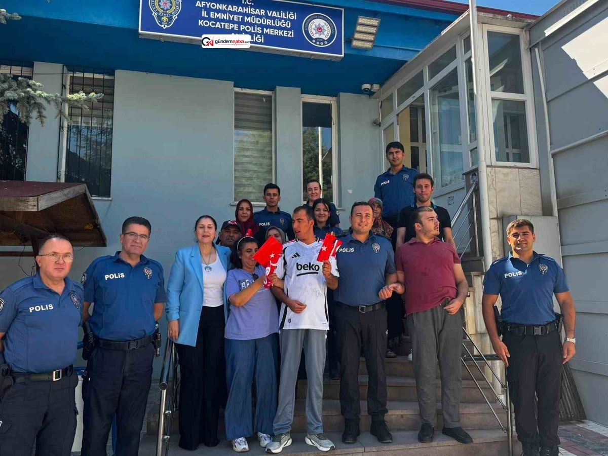 Afyonkarahisar'da otizmli çocuklardan başkomisere ziyaret