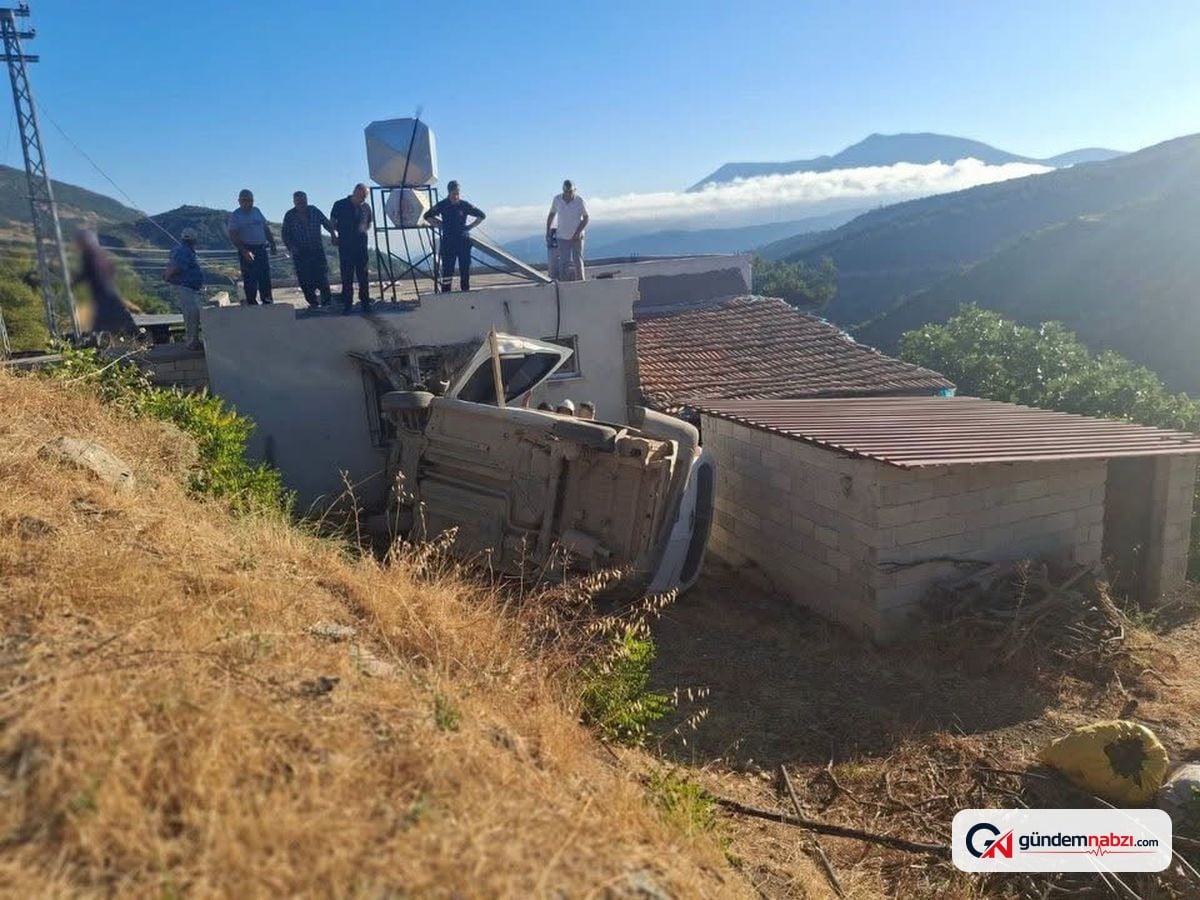 Hatay'da hafif ticari araç evin bahçesine uçtu: 1 yaralı
