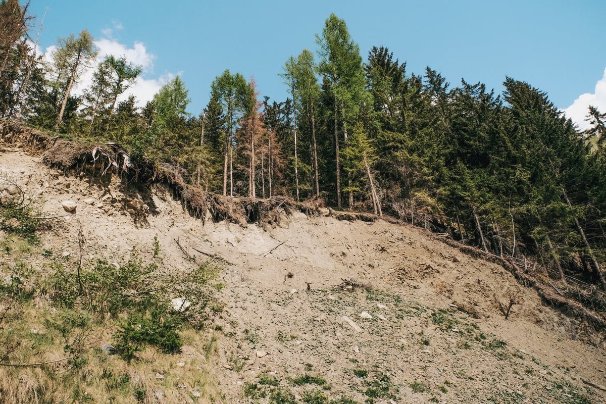 Kastamonu'da heyelanla kapanan yol ulaşıma açıldı