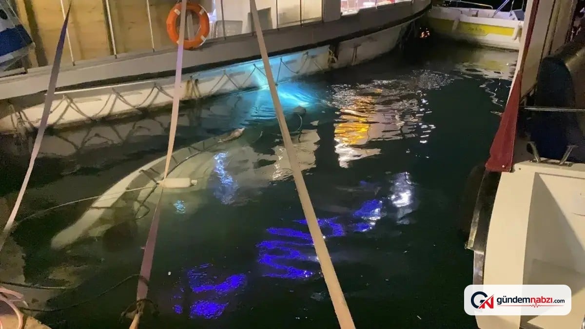 Sinop'ta kıyıya bağlı tekne su alarak battı