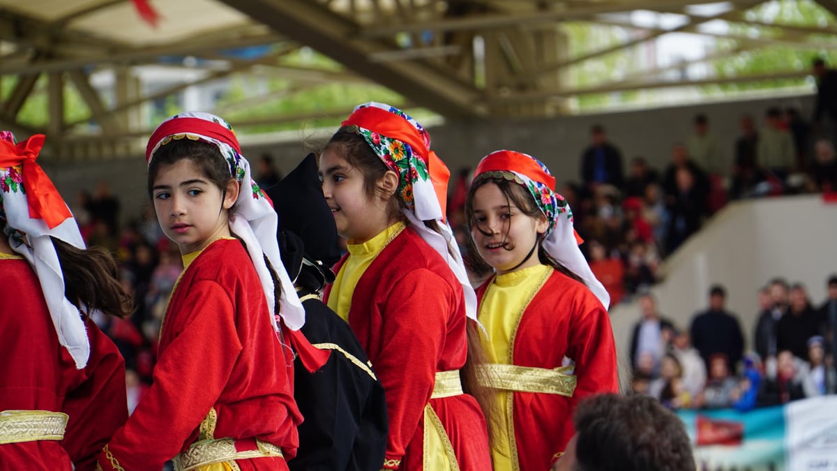 Çorum'da 58. Kafkas Festivali kapsamında gösteri yapıldı
