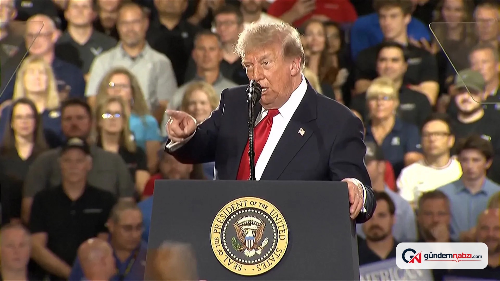 Trump'tan protestocuya komünist suçlaması