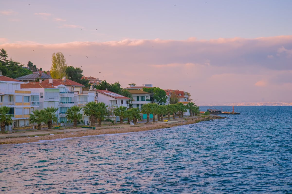 Tekirdağ'da yasağa rağmen denize giren 2 kişi kurtarıldı