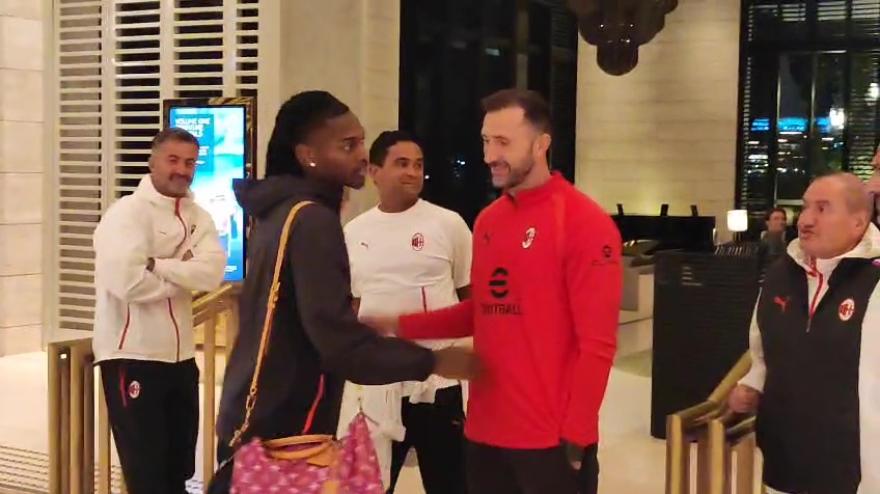 Milan, Perth'te Leao ve Ramos'u karşıladı