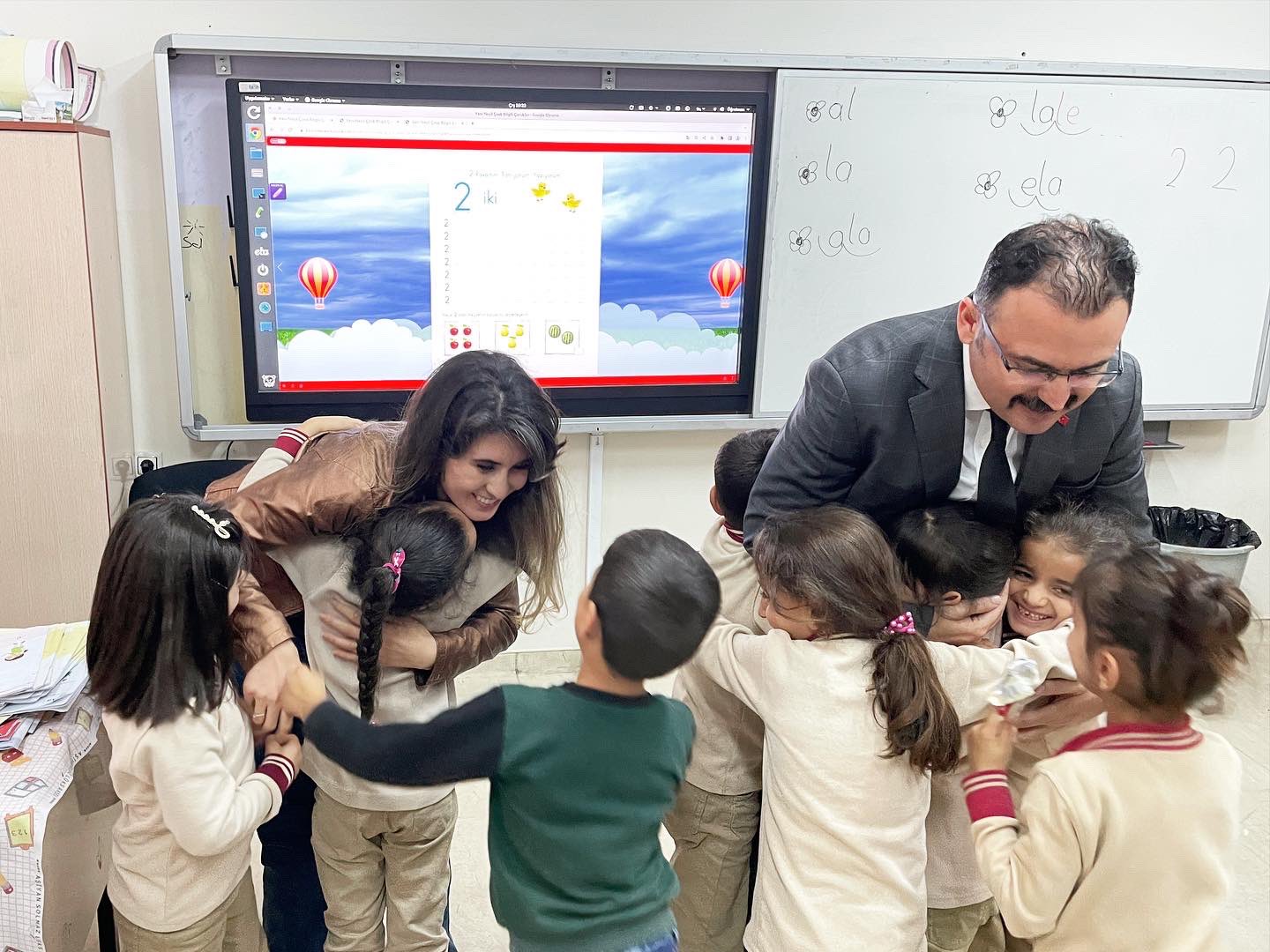 Kaymakam Ateş, Atça Lisesi'ndeki DYK'yi Ziyaret Etti