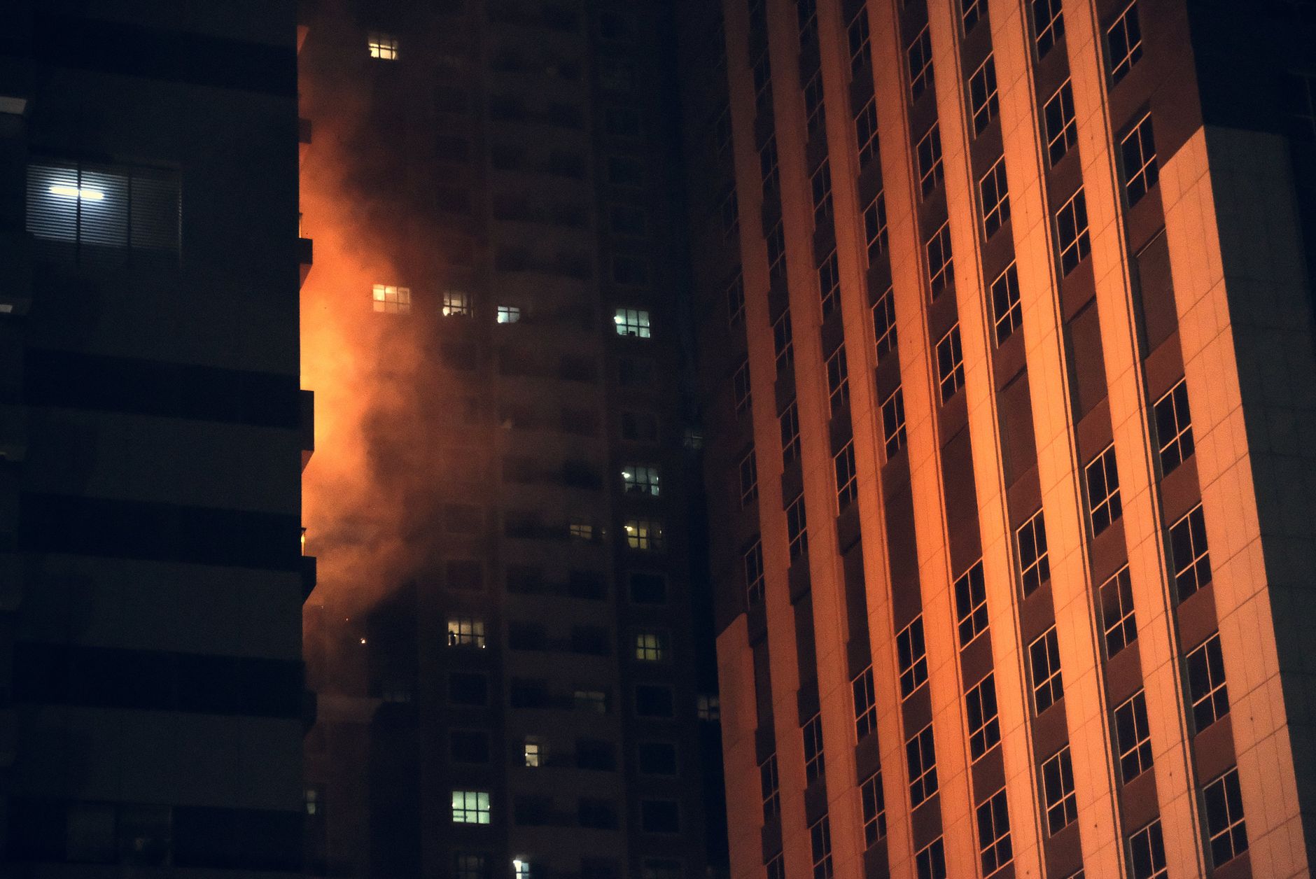 Didim'de apartman dairesinde yangın: Maddi hasar oluştu