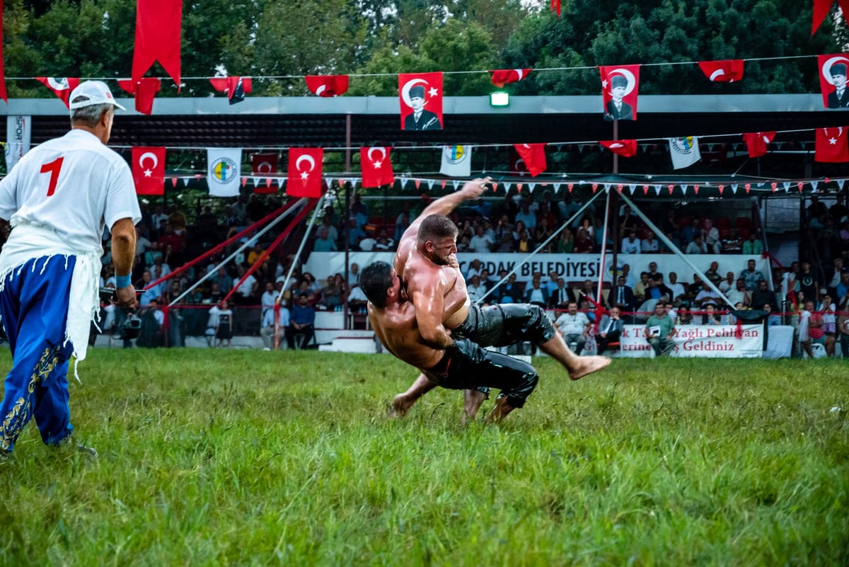 Sivas Yıldızeli'nde 19. Karakucak Güreşleri Festivali yapıldı