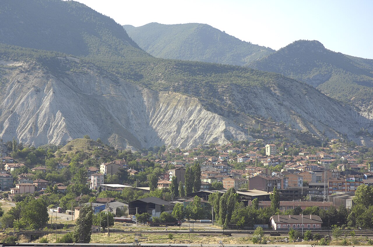 Karabük'te Eşini Boğazından Keserek Öldürdü