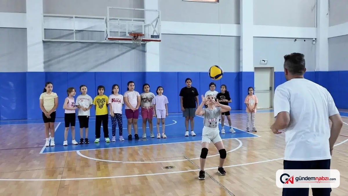 Tepebaşı Belediyesi, geleceğin voleybolcularını yetiştiriyor