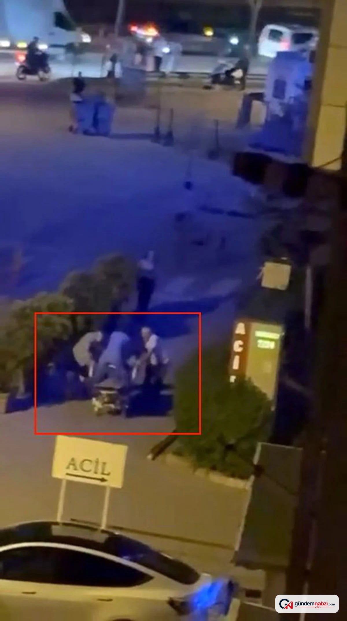 Bursa'da kadın doktor, kalbi duran hastaya sedyede müdahale etti