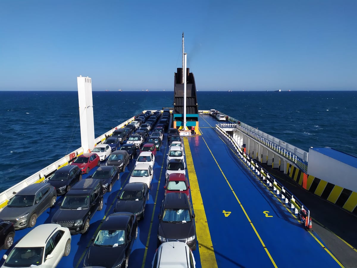 Messina'da feribot çıkışında Cerbero ve radar denetimi