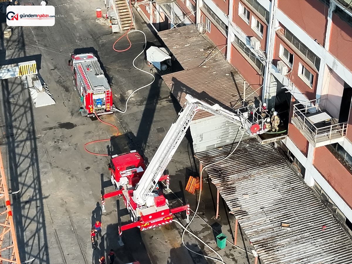 İzmir Limanı'ndaki binada çıkan yangın söndürüldü