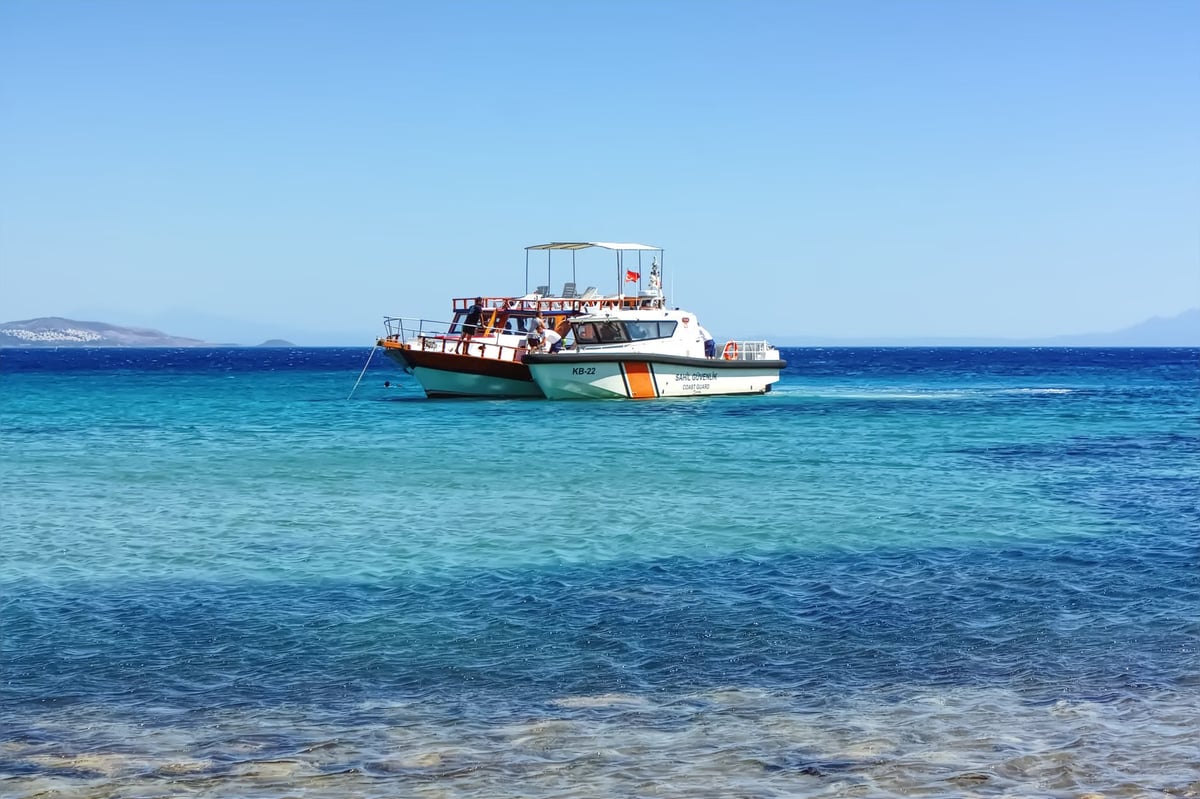 Muğla Datça açıklarında gezi teknesinden tıbbi tahliye