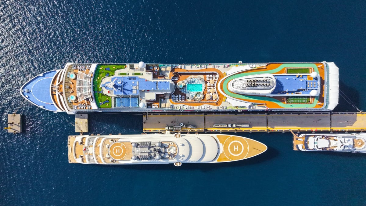 Marmaris'e 4 bin 249 turist getiren dev gemi demirledi