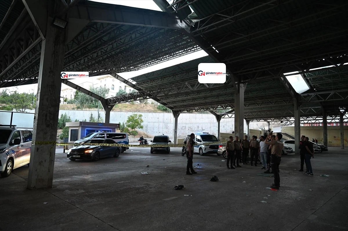 Kırıkkale'de pazar yerinin çatısından düşən işçi yaralandı