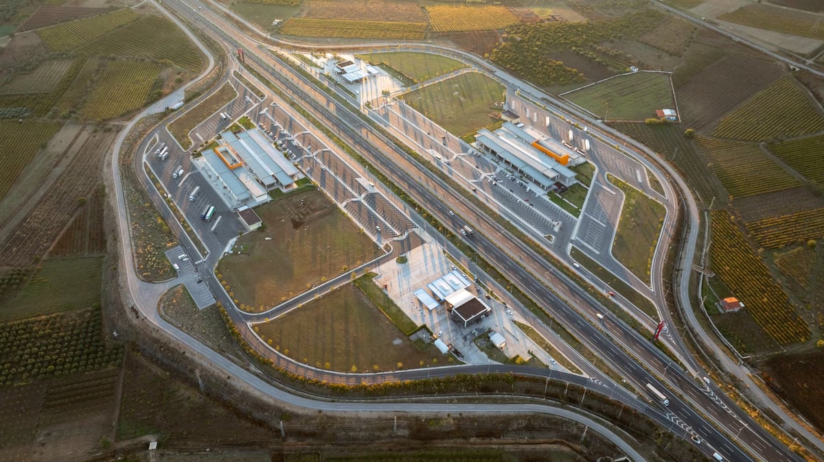 Çorum Kırkdilim'de köylüler yol çalışmalarına isyan etti