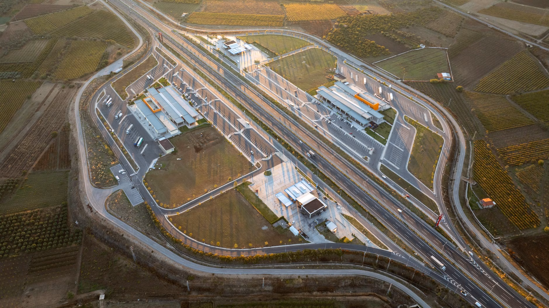 Çorum Kırkdilim'de köylüler yol çalışmalarına isyan etti