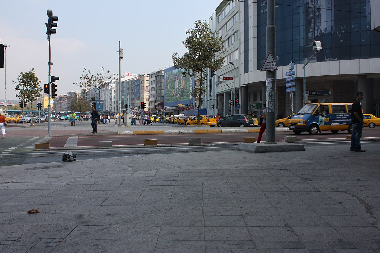 Kadıköy sahilindeki cami projesinde ilk kazma vuruldu