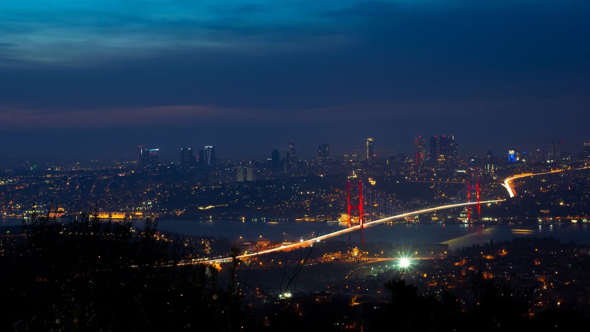 İstanbul'da otomobilin çarptığı çocuk yaralandı