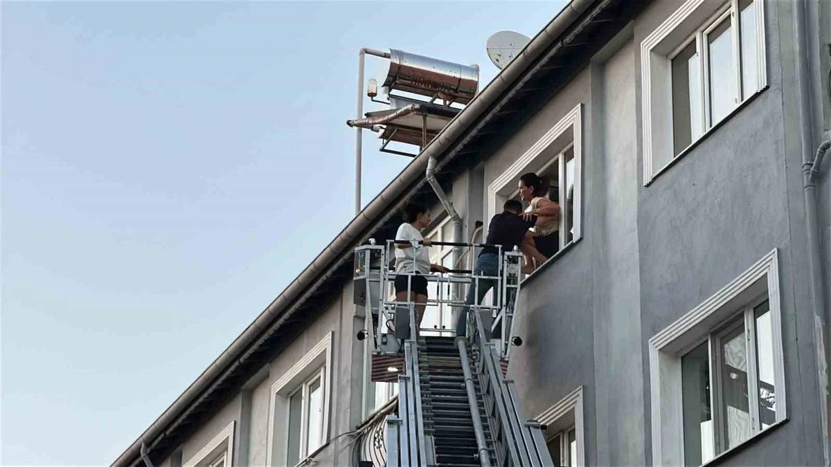 Burdur'da apartman yangını: 6 kişi kurtarıldı