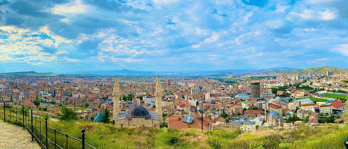 Nevşehir’de gelin arabası takla attı, gelin ve damat yaralandı
