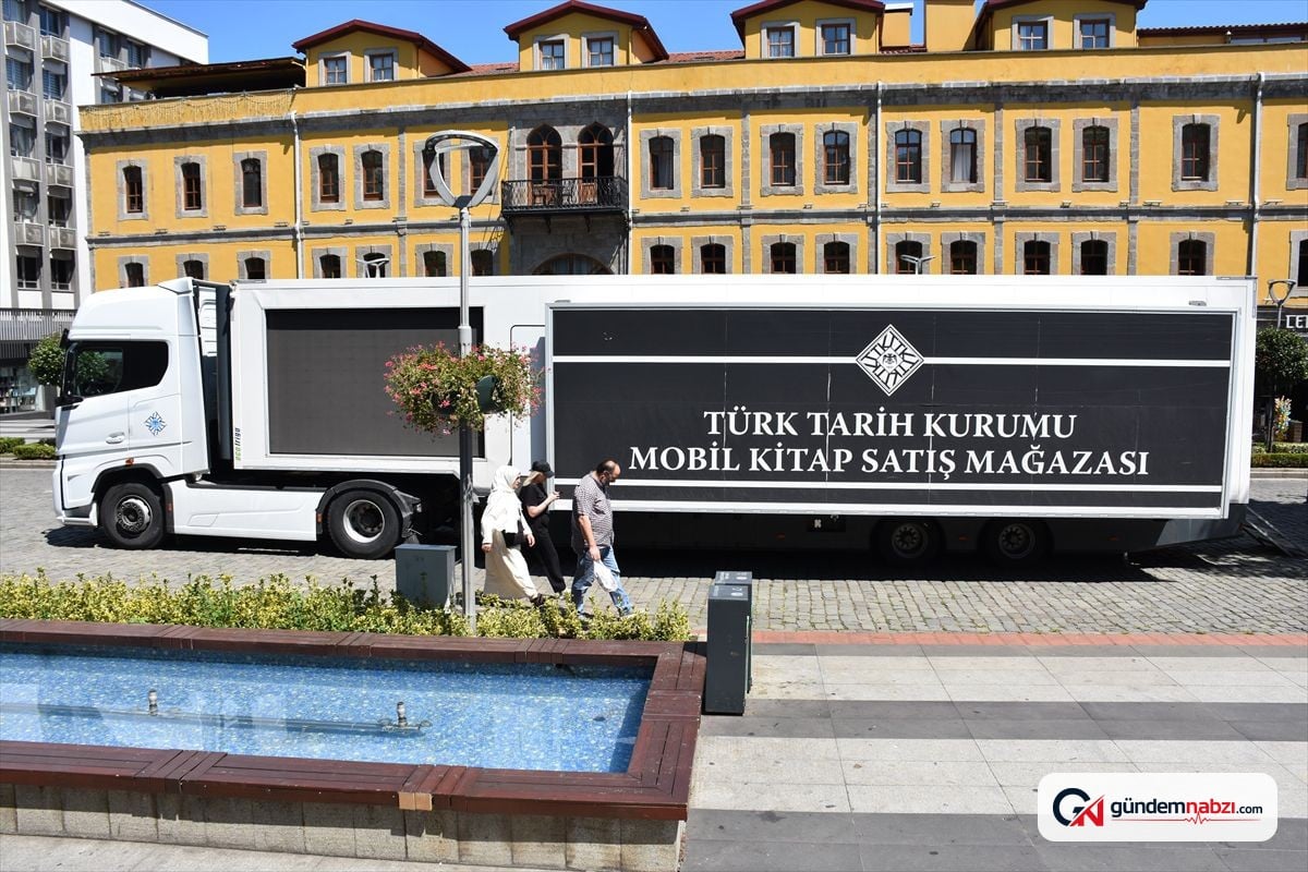 TTK'nın mobil kitap tırı Trabzon'da açıldı