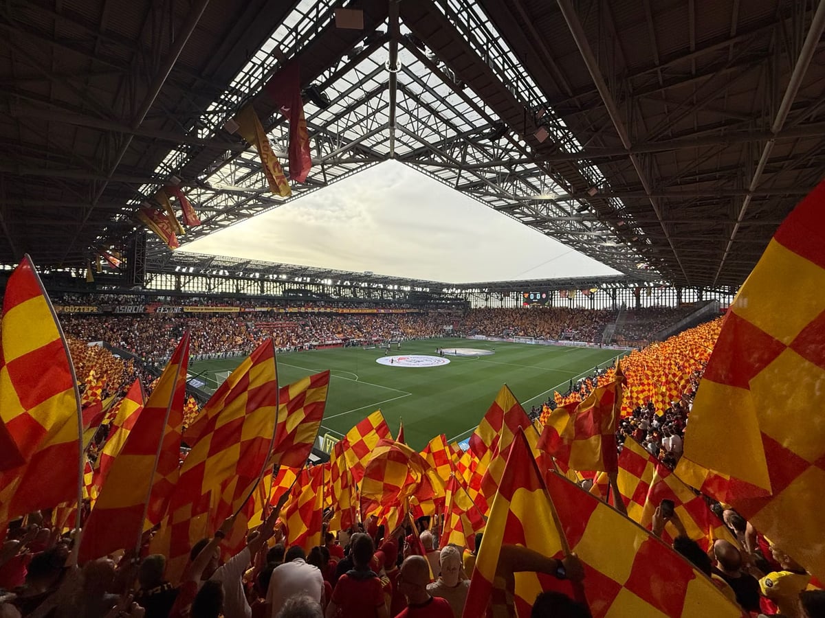 Göztepe Luka Gugeshashvili'yi listeye aldı