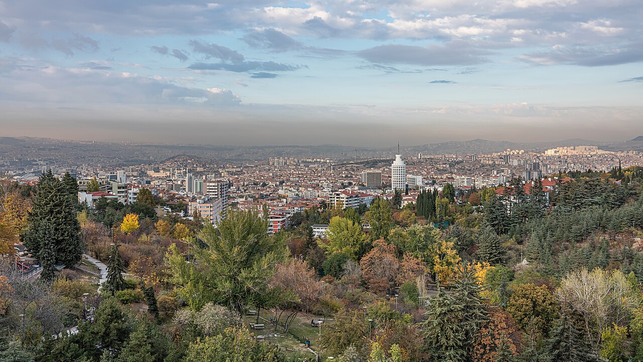 Ankara'da genç kızlara laf atan şüpheliyi uyaran yaşlı adamı dövdü