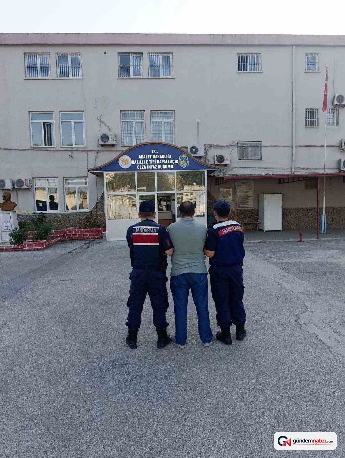 Aydın'da aranan iki hükümlü yakalandı