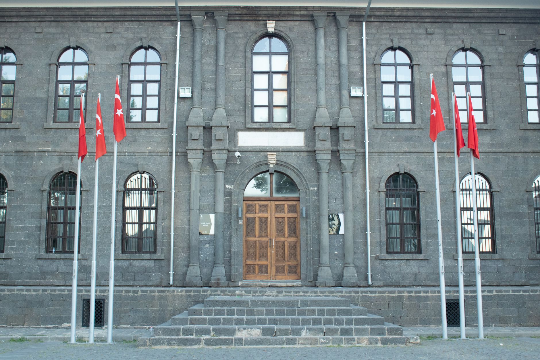 Gümüşhaneli iş adamı Orhan Ünsal, özel uçağıyla köyüne indi