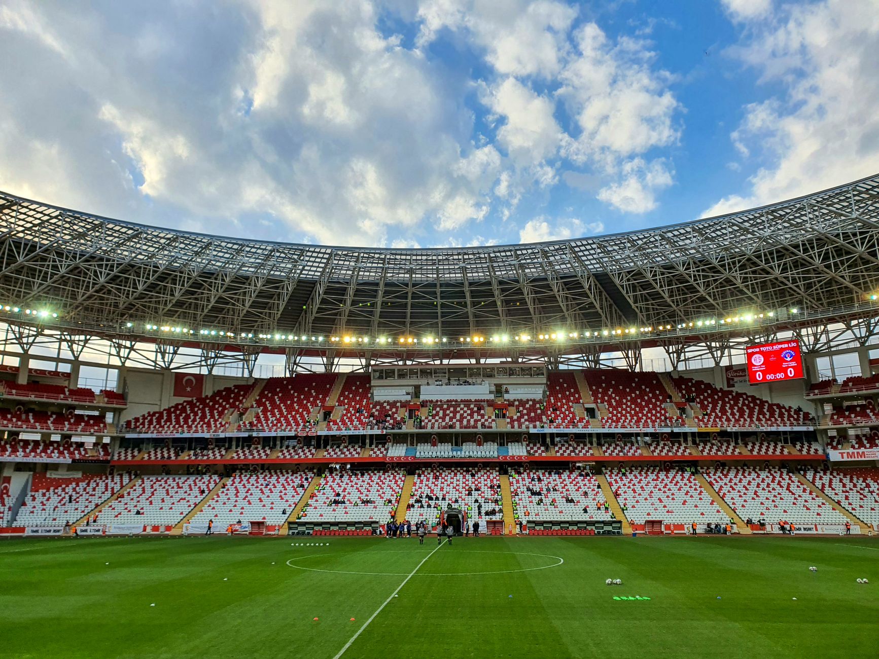 Fenerbahçe, Gornik Zabrze ile Şampiyonlar Ligi'nde karşılaşacak