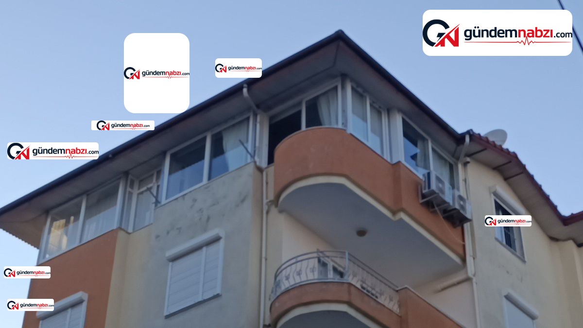 Antalya'da fırtınada kopan 5. kat penceresi kaldırıma düştü