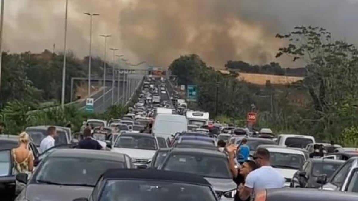 Roma'da İki Farklı Yolda Yangınlar Sebebiyle Trafik Aksadı
