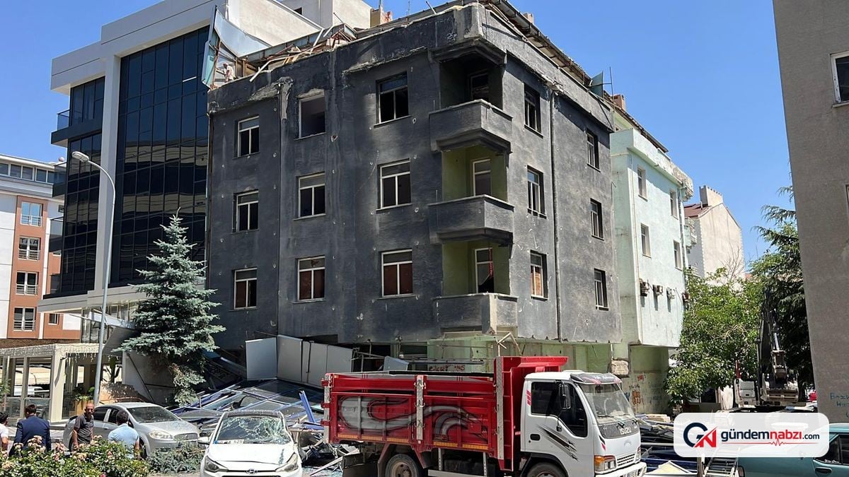 Nevşehir'de Atıl Hastane binasının dış Cephesi Çöktü