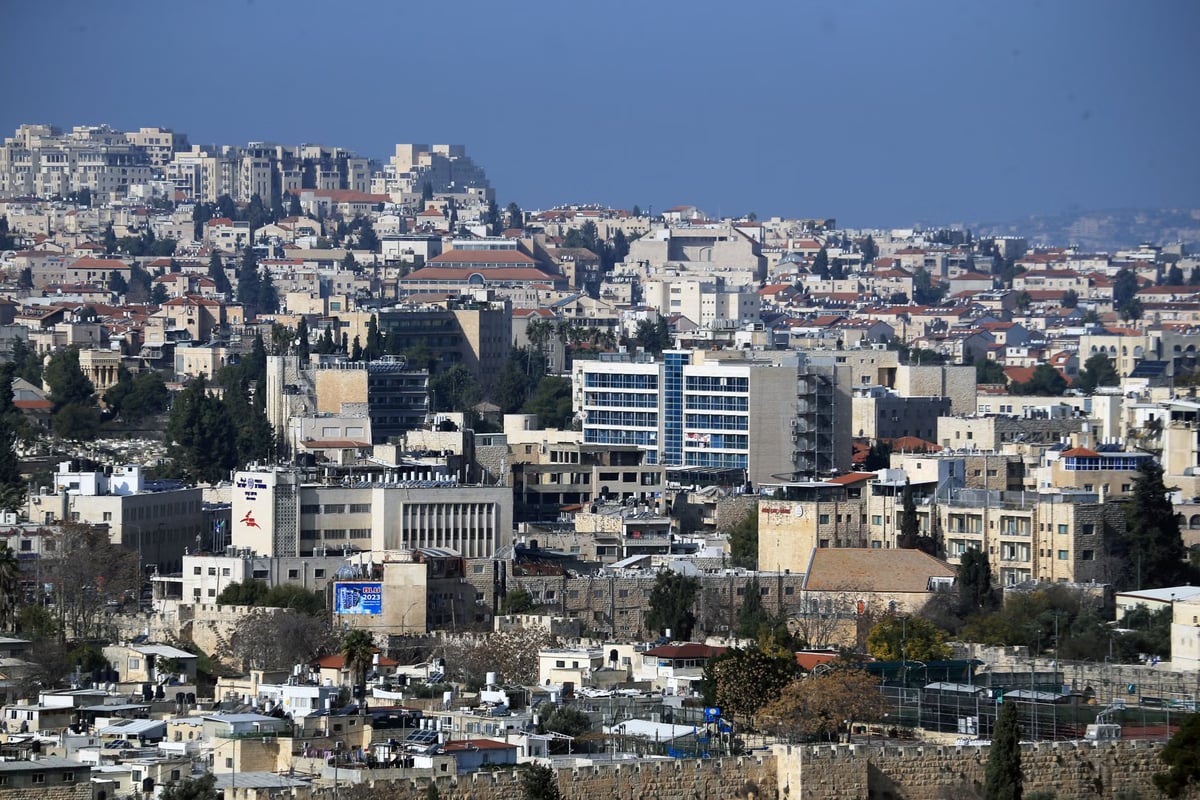 İsrail ordusu Kalendiya'daki UNRWA enstitüsüne baskın yaptı