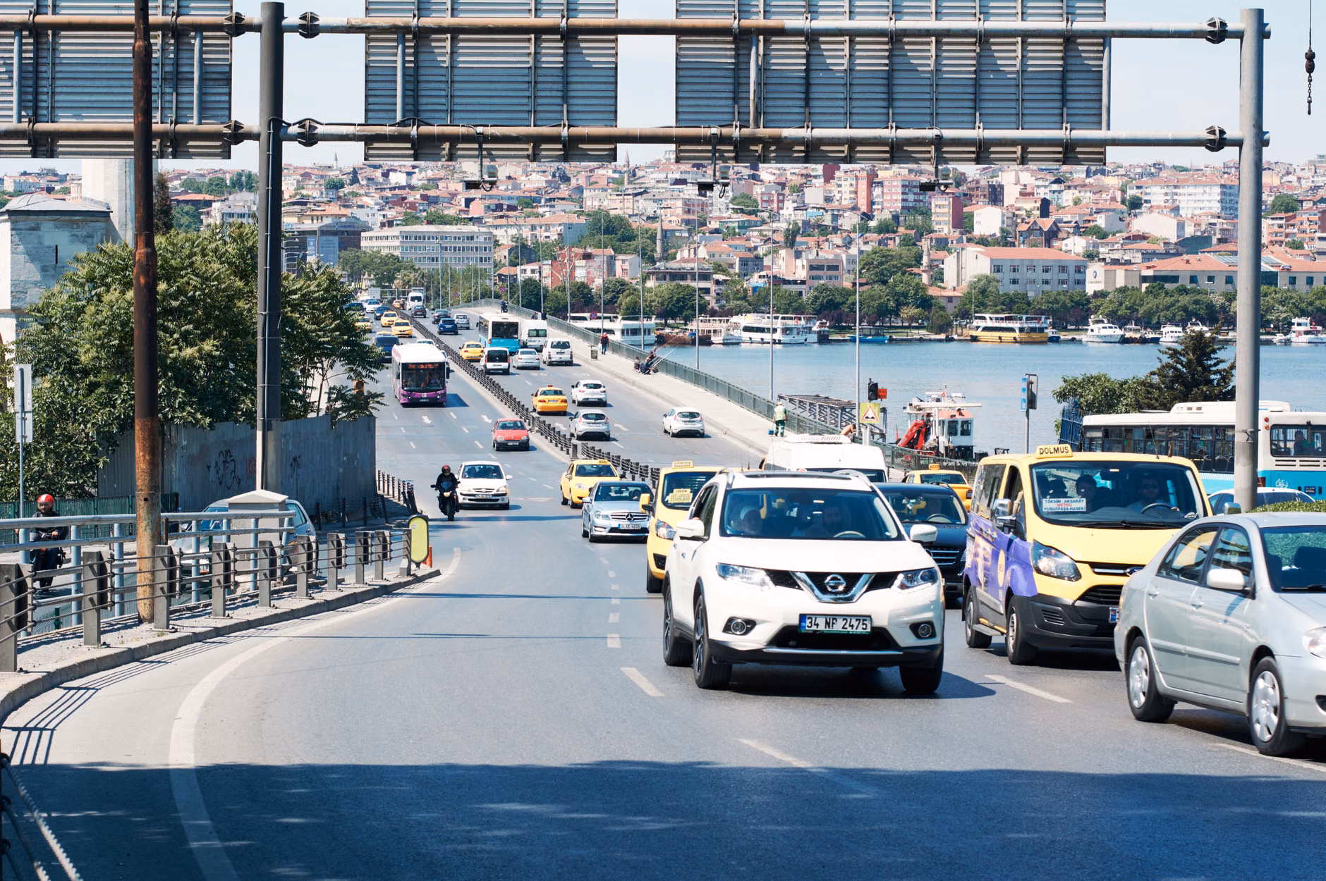 Motosikletliye çarpıp kaçan sürücü yakalandı