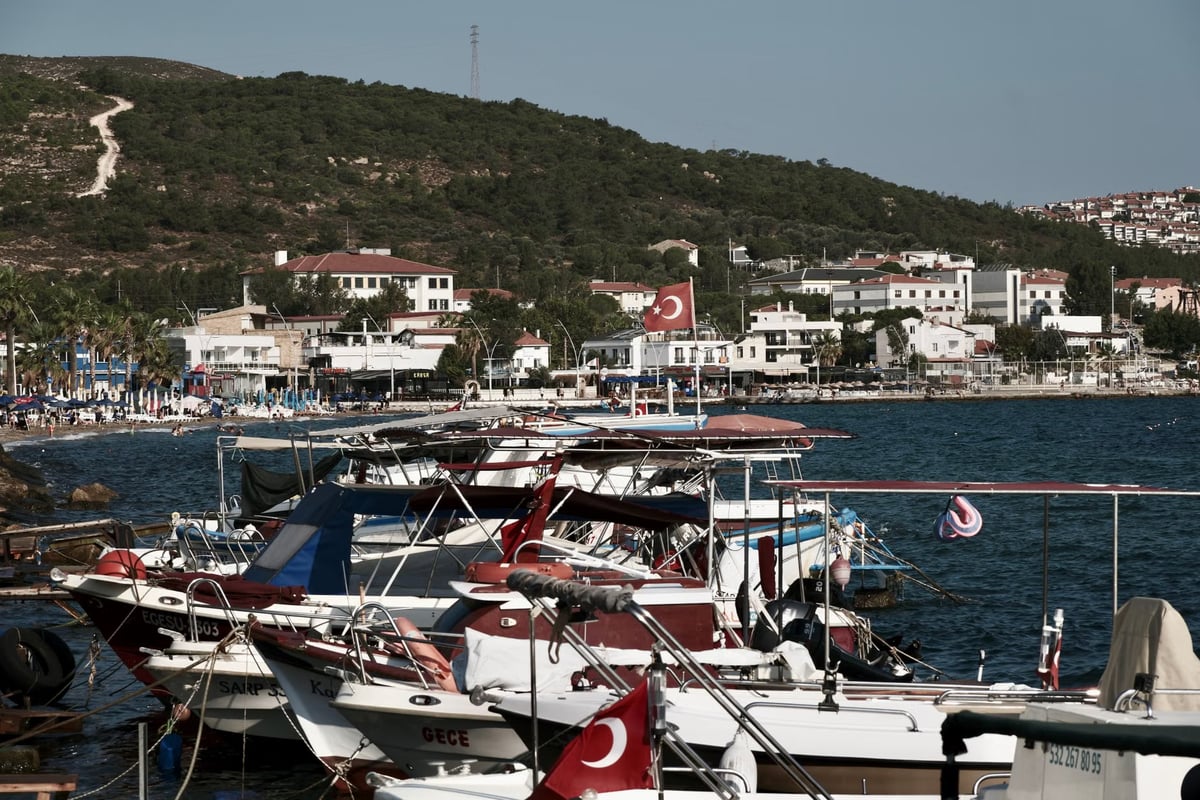 Antalya Alanya'da iki tur teknesi mühürlendi