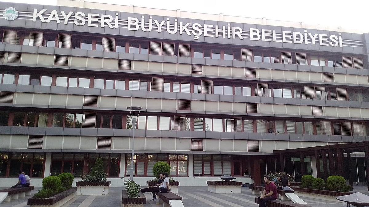 Kayseri'de halk otobüsü şoförü rahatsızlanan yolcuyu hastaneye yetiştirdi