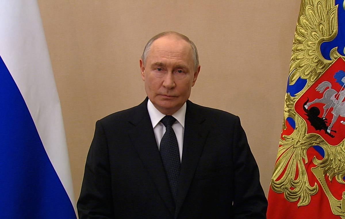 Putin: Rus donanması sürekli gelişiyor