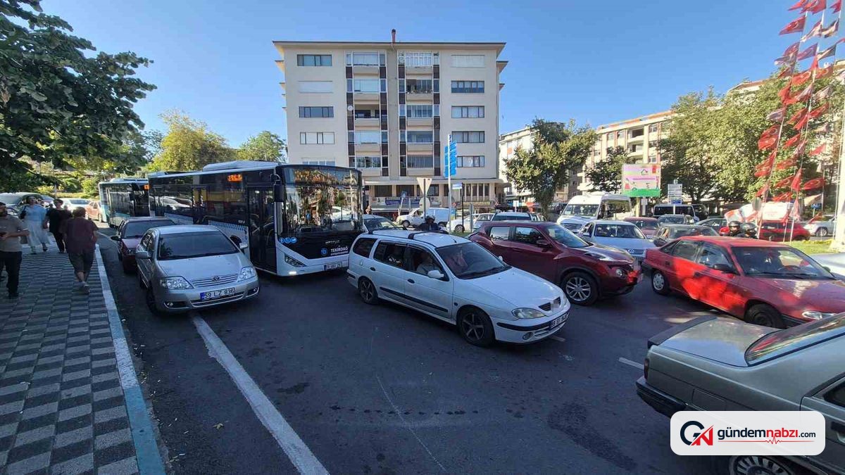 Tekirdağ'da mesai bitiminde Hükümet Caddesi kilitlendi
