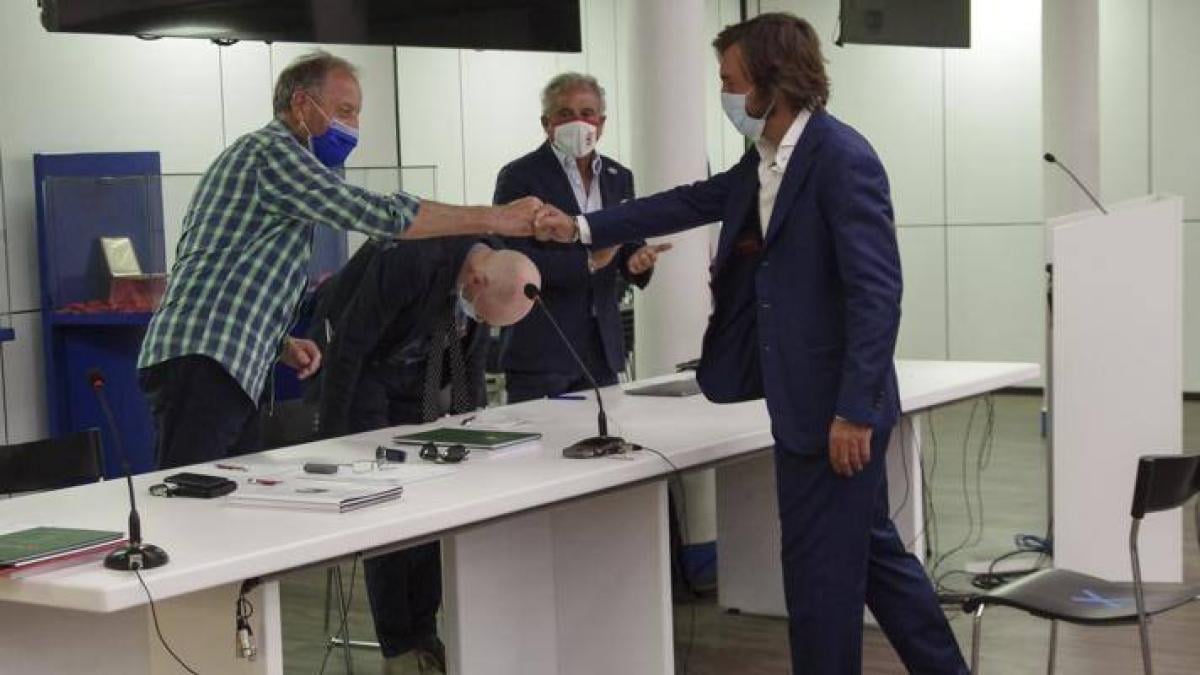 Pirlo Coverciano'da UEFA Pro tezini sundu