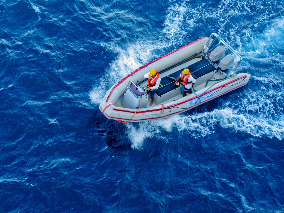 Çanakkale'de arızalı tekne kurtarıldı