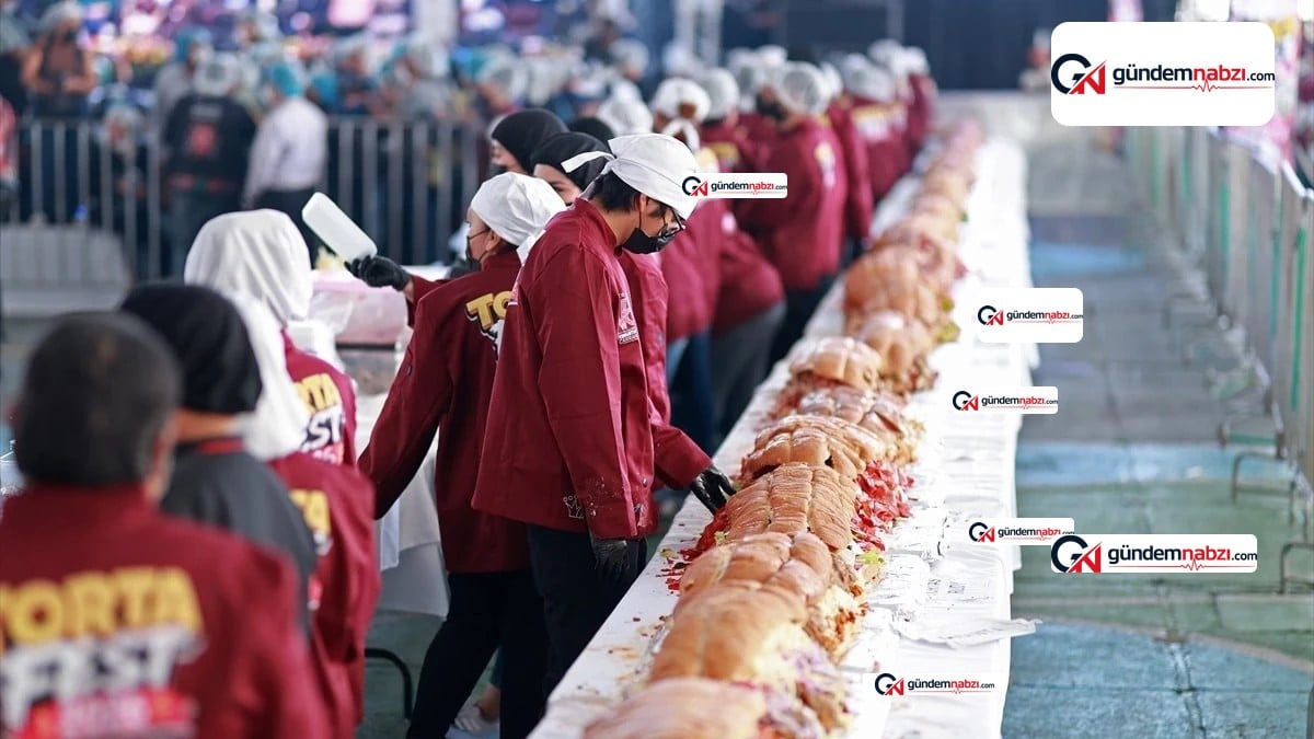 Meksika'da 100 metrelik dev torta ile rekor denemesi